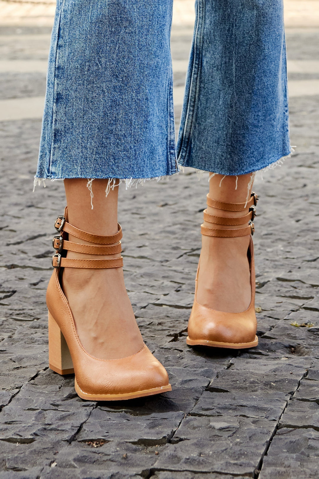 Casilda | Sandales lisses avec bride à la cheville et talon épais