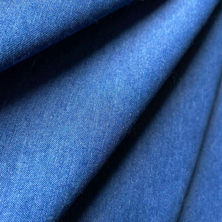 MILA – Maxiklänning i denimlook med sidoslits | Glans Stockholm