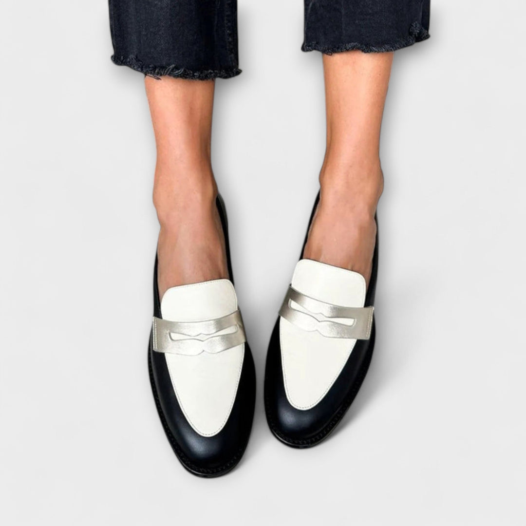 Lovisa™ | Svarta Loafers med Metallglans