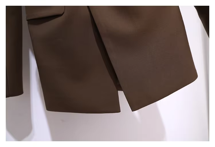 Layla™ - Chic Chain Belt Blazer