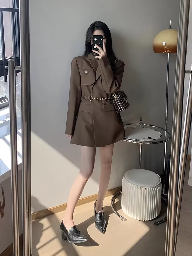 Layla™ - Chic Chain Belt Blazer