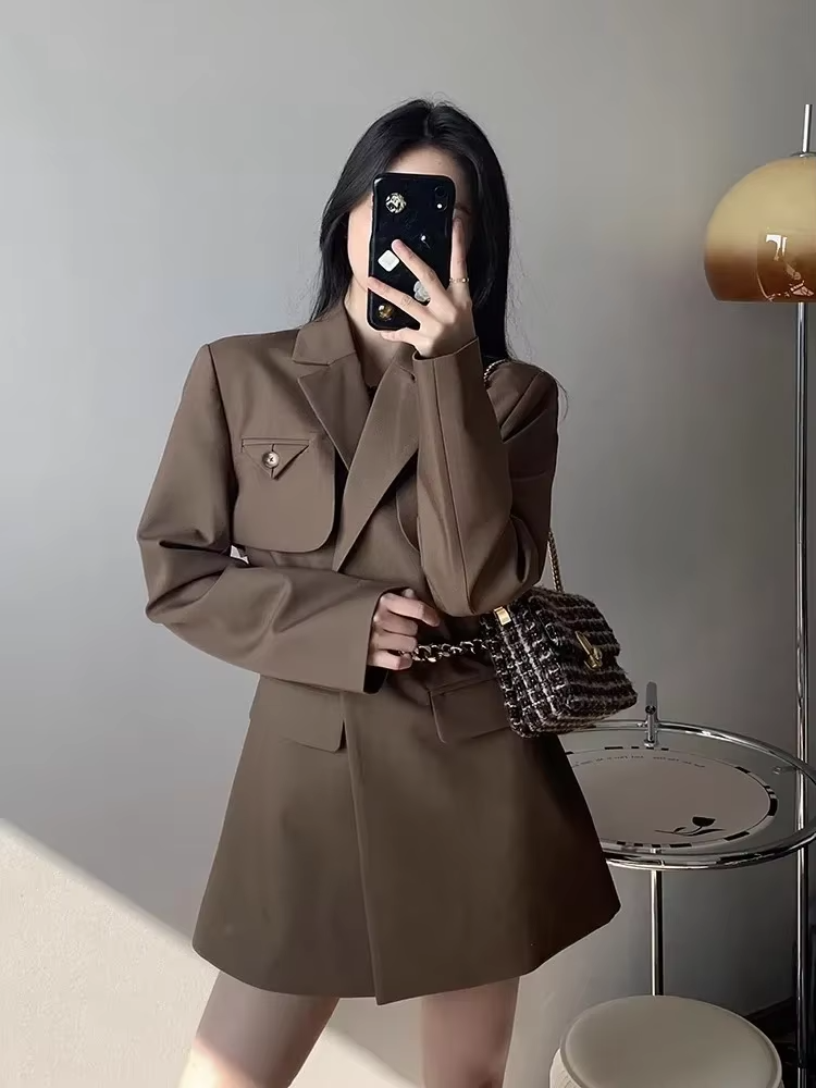 Layla™ - Chic Chain Belt Blazer