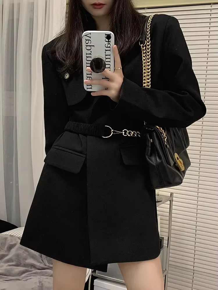 Layla™ - Chic Chain Belt Blazer