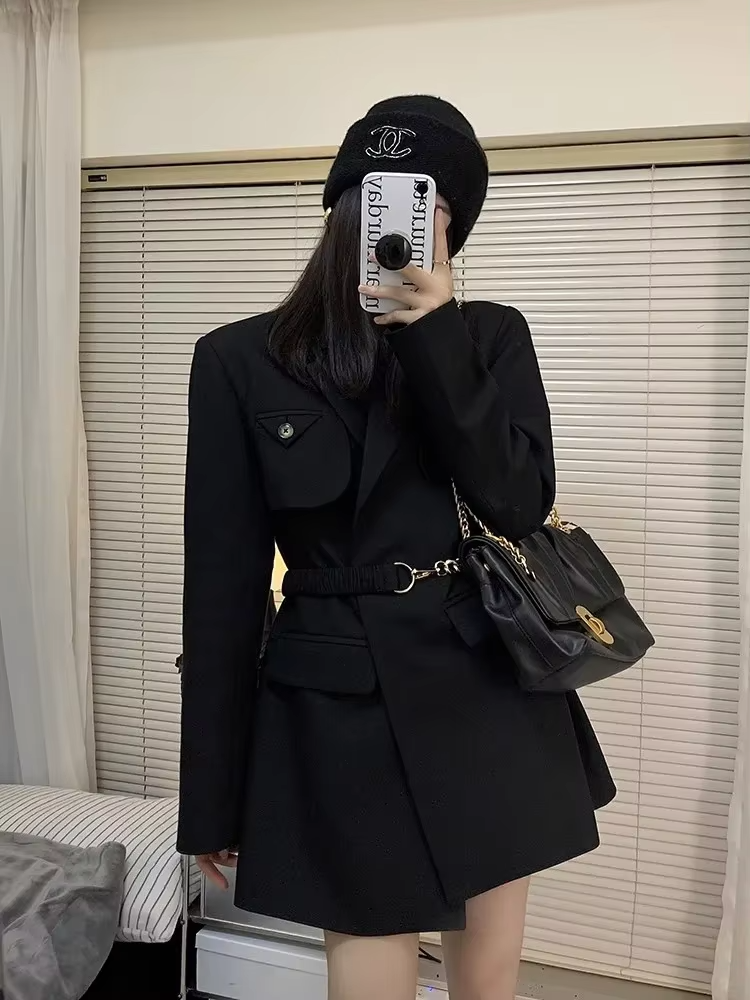 Layla™ - Chic Chain Belt Blazer