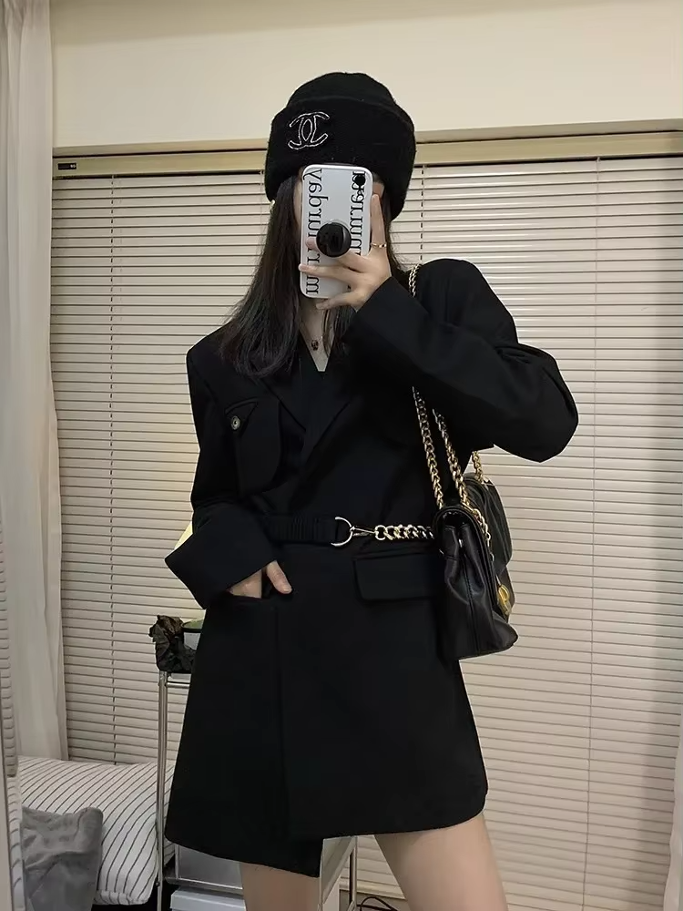 Layla™ - Chic Chain Belt Blazer