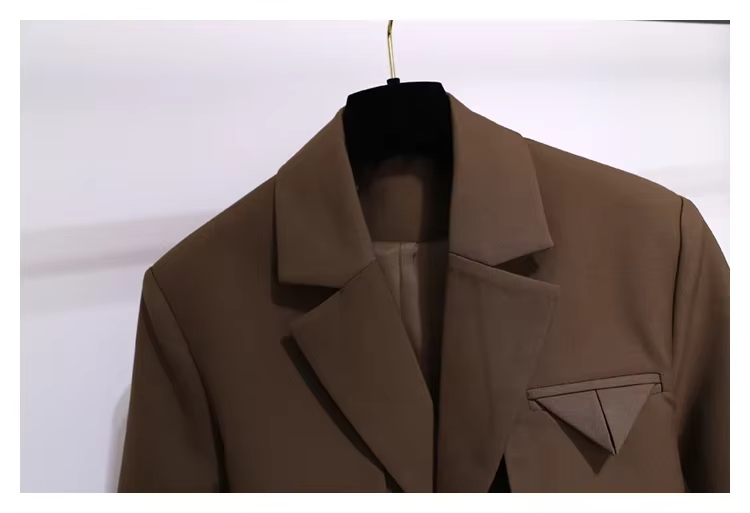 Layla™ - Chic Chain Belt Blazer