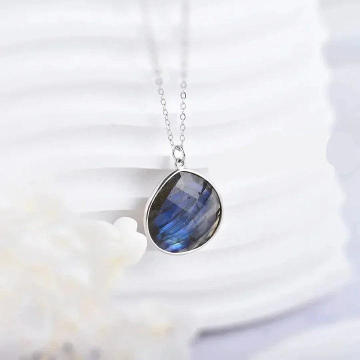 Elegant Skyddshalsband i Labradorit