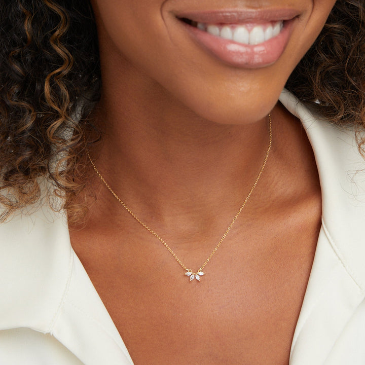 Omelia Kristallblad Halsband